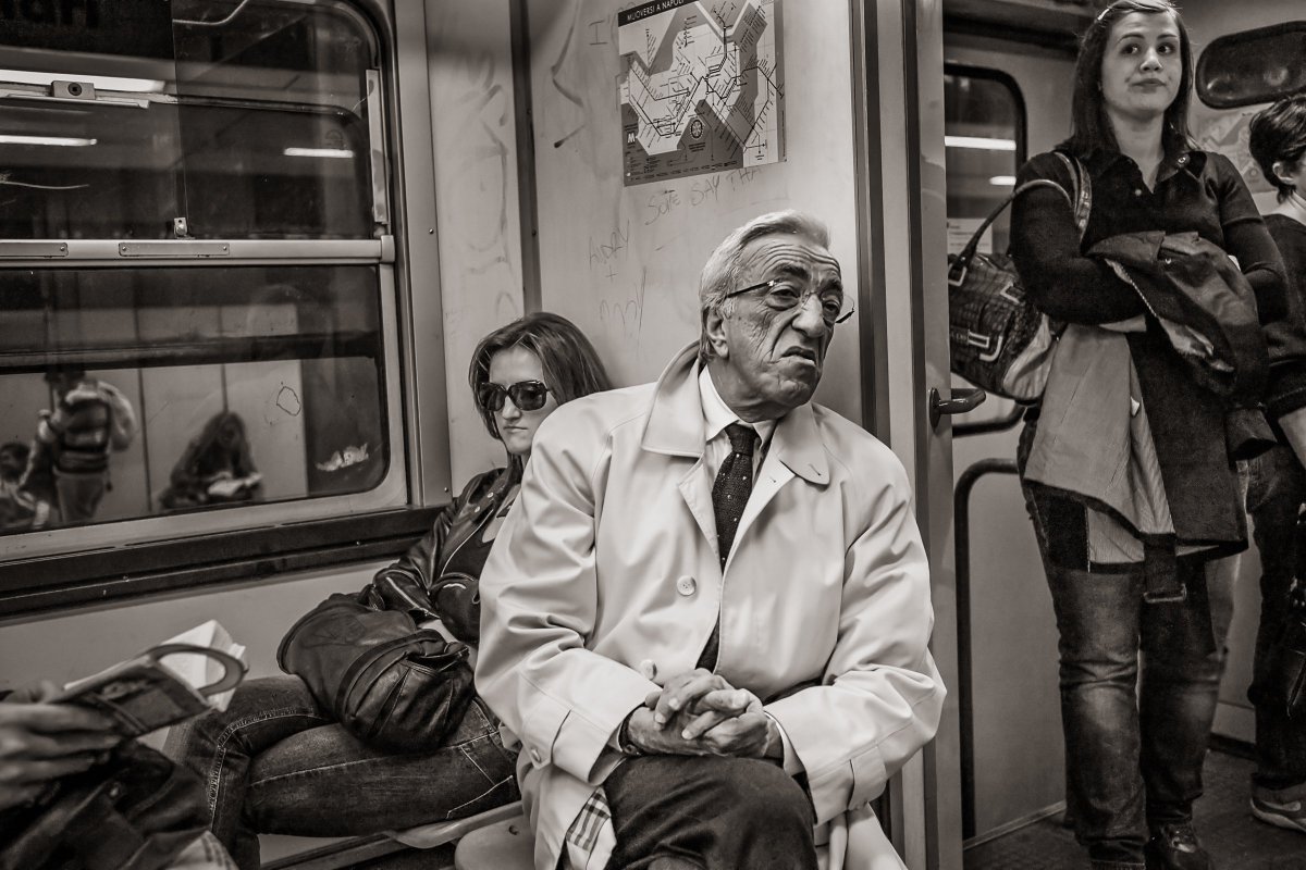 AmericanPhoto's tweet image. Photographer @stanraucher captures daily life underground on subways across the globe amer.photo/f5joHD