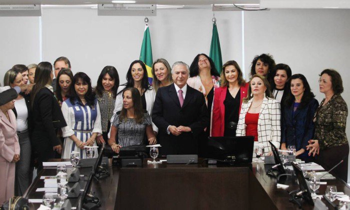 JornalOGlobo's tweet photo. Temer promete criar ministério para mulheres em próxima reforma ministerial. https://t.co/mYjH4kBUFB https://t.co/oUHmrUGrbi