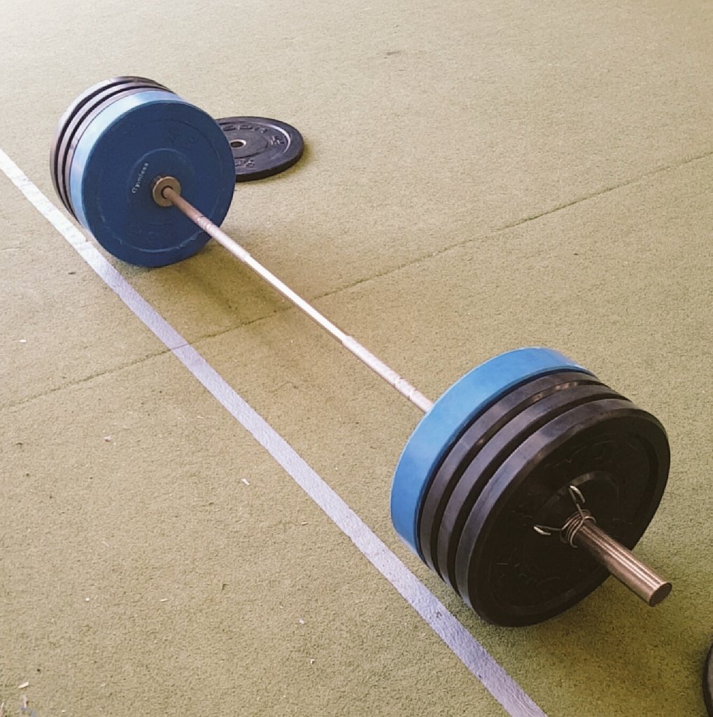 TheLukeFarrell's tweet photo. Hit a #PB of 130kg on the #deadlift last night. Was happy until @bigferg911 said he can bench 172.5kg #d3at #gainz https://t.co/UEkktDSLuC
