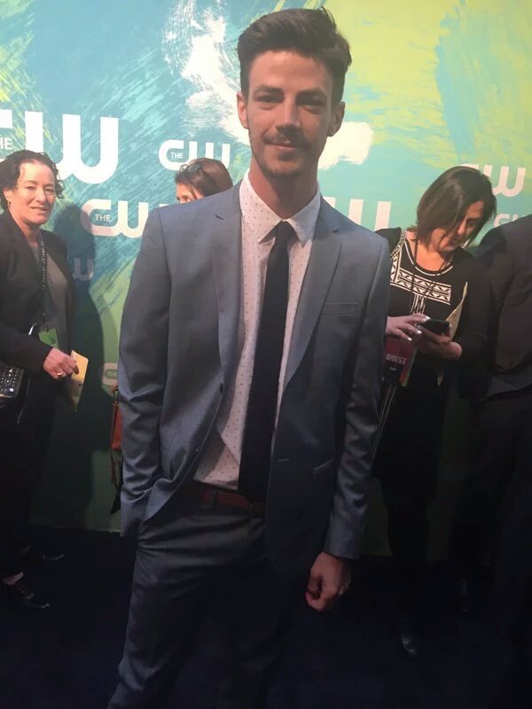 GustinPH's tweet photo. #Photo Grant Gustin looking dapper at the #CWUpfronts (ctto) [1] https://t.co/F2nnBiCUl6