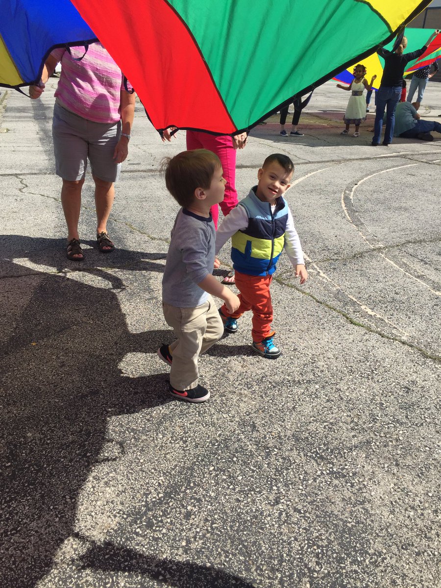 theSMECEC's tweet image. Having some fun under the parachute!! #SMISC