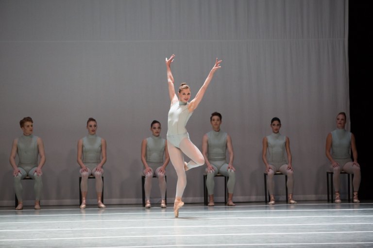 pointe_magazine's tweet photo. Hyperextended knees are a blessing and a curse. Here's how to deal: https://t.co/YoSjsd0Skb (PC Alexander Iziliaev) https://t.co/XPOYJqVbdt