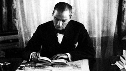 demanstr's tweet image. "...zekanı unut! .. Daima çalışkan ol!"
- Mustafa Kemal Atatürk

facebook.com/demanstr/photo…