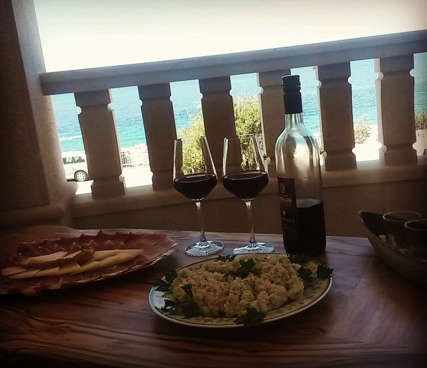 RuzmarinLun's tweet photo. sunny day in Lun 😊😊😍😍😎😎 #ruzmarinLun #pagcheese #winetasting #holidays #Vacanze2016 #urlaub #Croatia #adriaticsea https://t.co/y3DLomUFbo