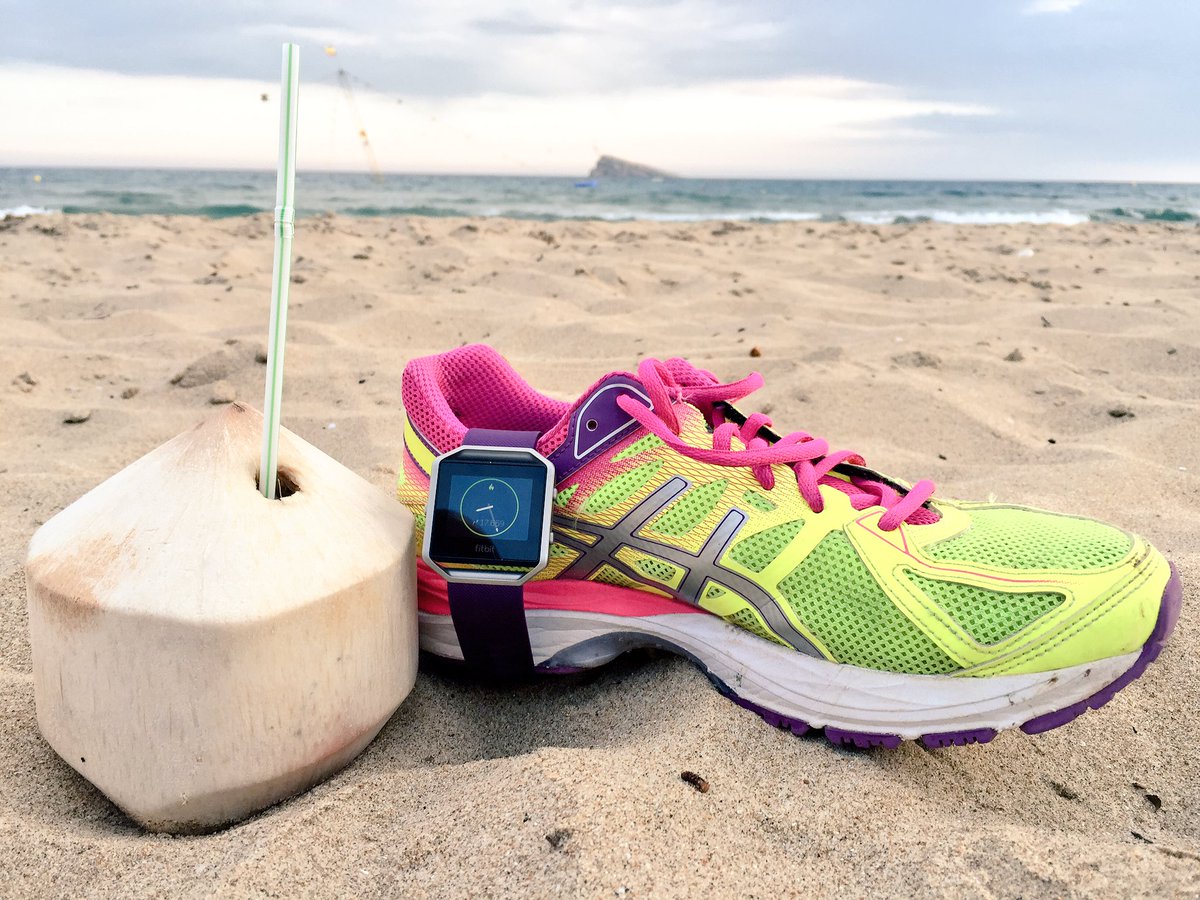Reponiendo fuerzas con un #cocowilson después del trainning con #fitbitblaze #viajarempiezaconB