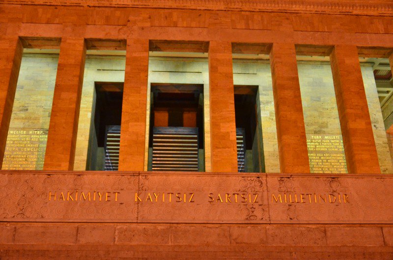 "Asırlar bize yaştır
Kemal ülküye baştır
Bize yol göster Kemal
Anayurd'a ulaştır."

#19Mayıs1919