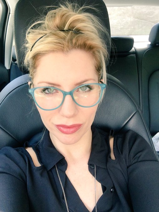 1 pic. Hello Lovers! I'm a passenger? pretty #pedicure #beautifulspringday https://t.co/DJI1DlYUIC