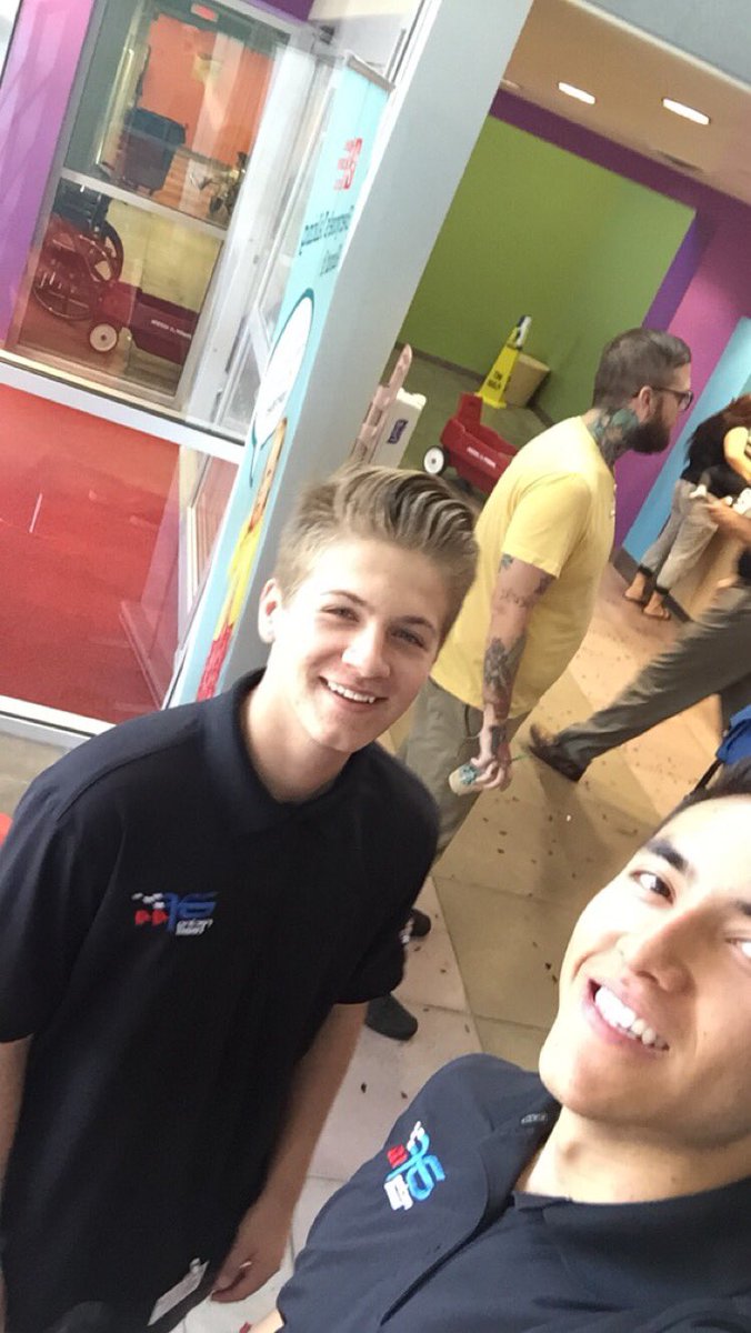 In phx for <a href="/Racing_For_Kids/">racing_for_kids</a> with <a href="/cbrooksracing/">Christian Brooks</a> excited to talk about @RedBullGRC and get to know them !!