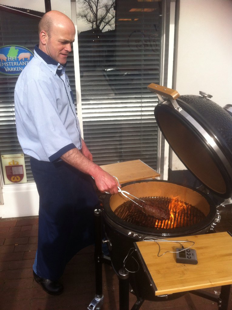 slager_vdmeer's tweet photo. 21&amp;22 mei, zomer event in samenwerking met Mull Mode. Er wordt live gebarbecued op een keramische monolith barbecue. https://t.co/wp4AjVcknh