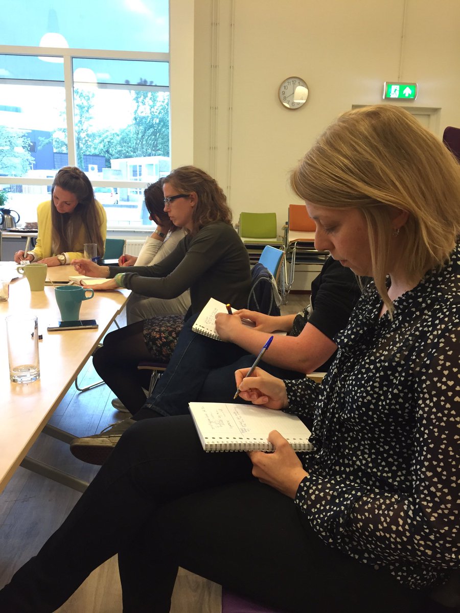 sudio_nl's tweet photo. Workshop filmpjes maken voor @zwolledoet met @Creativette #zwolle #vrijwilligers druk scenario aan het schrijven https://t.co/qWuc5vKngl