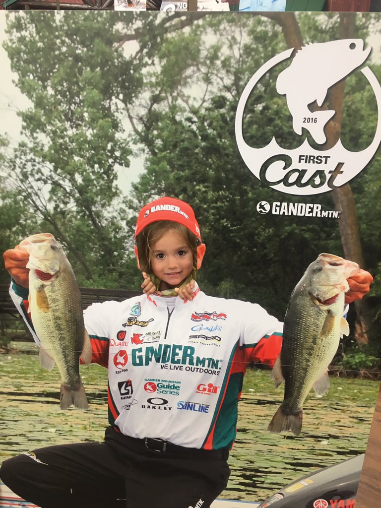 clipse117's tweet photo. She's got four hands #GMfish https://t.co/2G1uVtZN8g