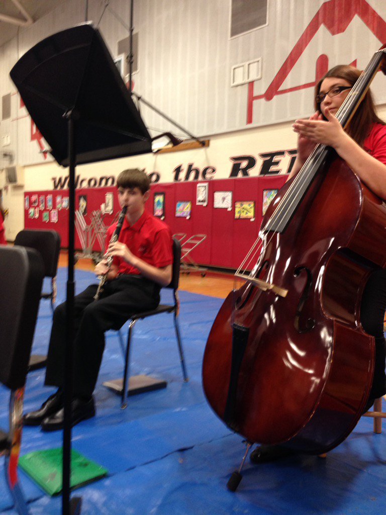 sdosterm's tweet photo. Night of the arts in New Smyrna Beach! #chisholm, #cesbest, #nsbmsmusic https://t.co/G3s6qCVatE