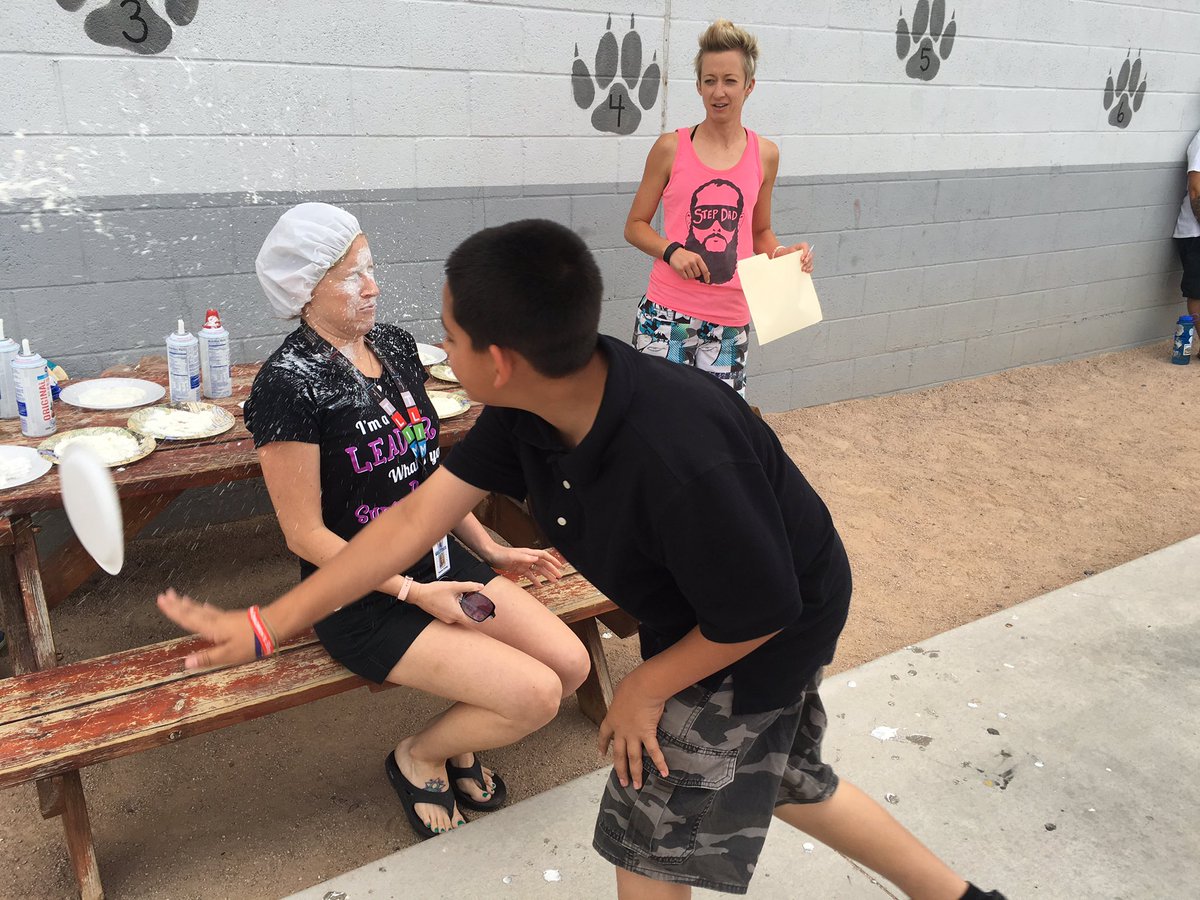 CoachHeatherAZ's tweet photo. Sharing is caring @childrenfirst @edkeyinc #EnergizeAZ @PlayworksAZ https://t.co/FS9x0lokmF