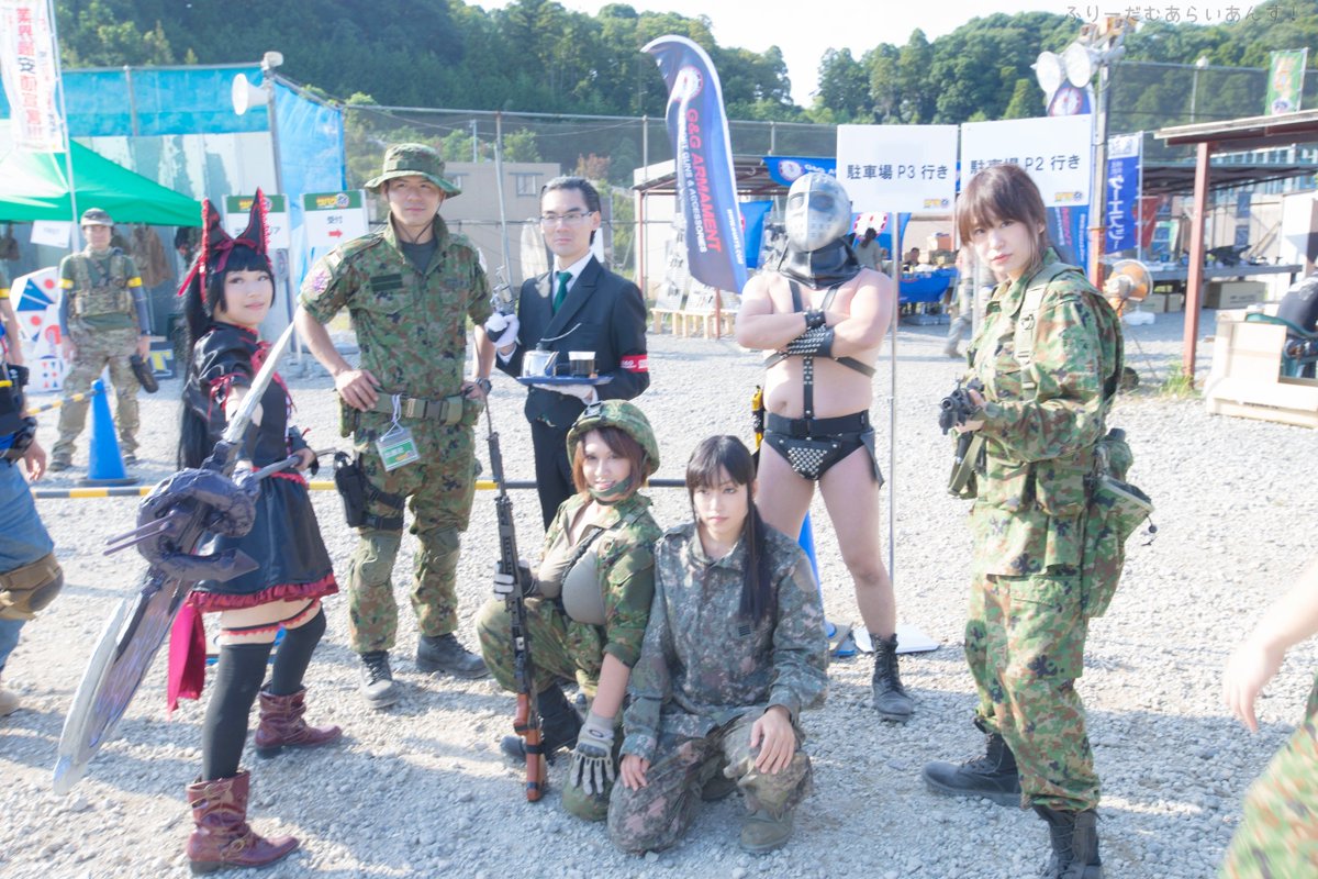 Twitter இல 小山良弘 Gate装備 栗林志乃 痛子 ロゥリィ しおり なんかモブ 悠綺あやの 韓国軍装備한국 육군 上下実物 いずみ綾 あと後ろ二人方は飛び入り記念写真