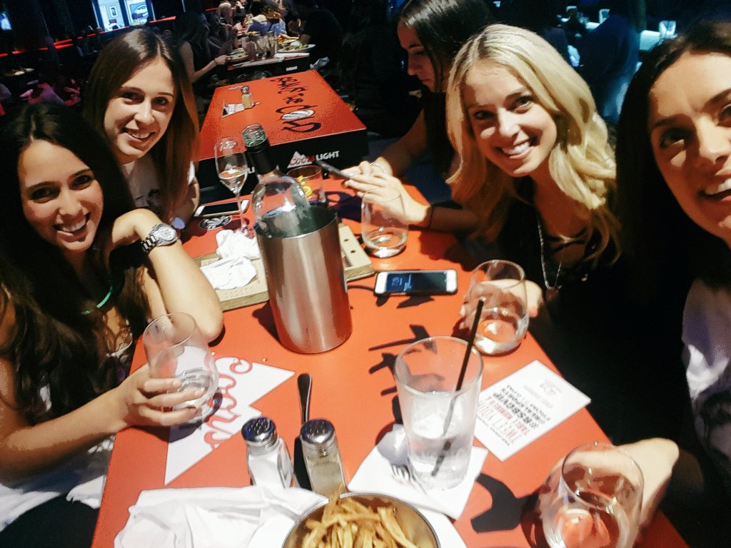 Spiffi_Steffi's tweet photo. Plz pik us!🙆❤💕 #beliebers #rsbgvip @RealSports #table333 @CBrod_ox @kimbodwyer @icheebs @KristinMeier @ShelleyCSousa https://t.co/8ydlauHMmD