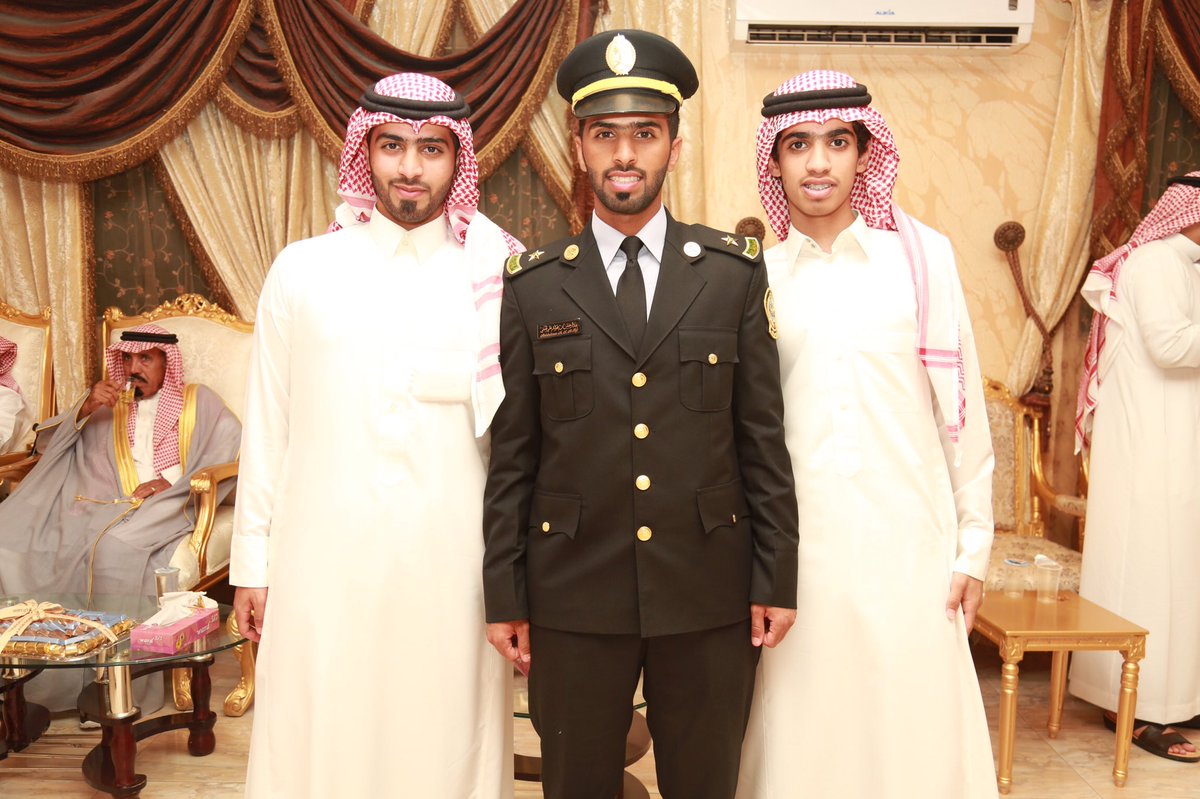 3merSaeed's tweet photo. نبارك لعبدالرحمن بن محمد الحجي التخرج برتبة ملازم من كلية الملك خالد العسكرية #الشباب #العويس_2021 #الرياض https://t.co/WPntI8Ic7n