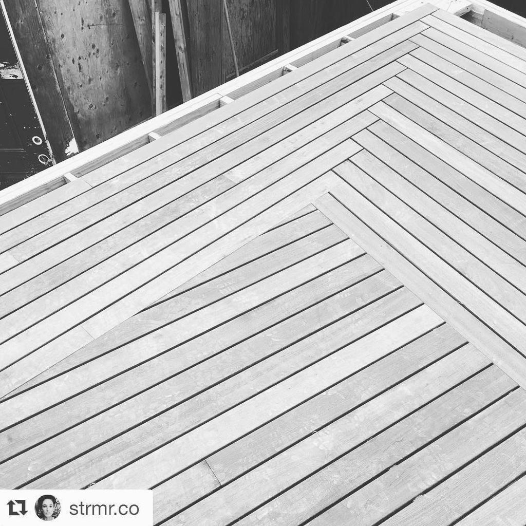 alexandrabarker's tweet photo. #woven #ipe #decking for a #beachhouse #underconstruction in #breezypoint #bfdo #tw #architecture https://t.co/lCNt8aPwe0
