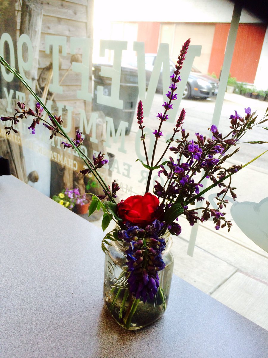 WEFTradio's tweet photo. It's a beautiful day in the studio! #weftradio #chambana https://t.co/FokMmKvfwK
