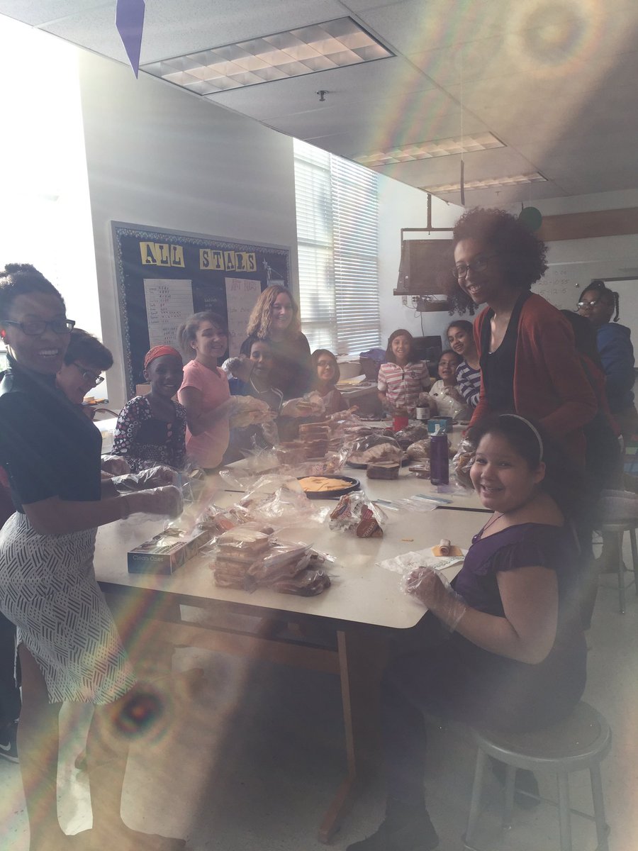 SpaceofHerOwn's tweet photo. SOHO Arlington has a fun night of giving back and prepping meals for @ASPANlink https://t.co/HL2fRvUUGC