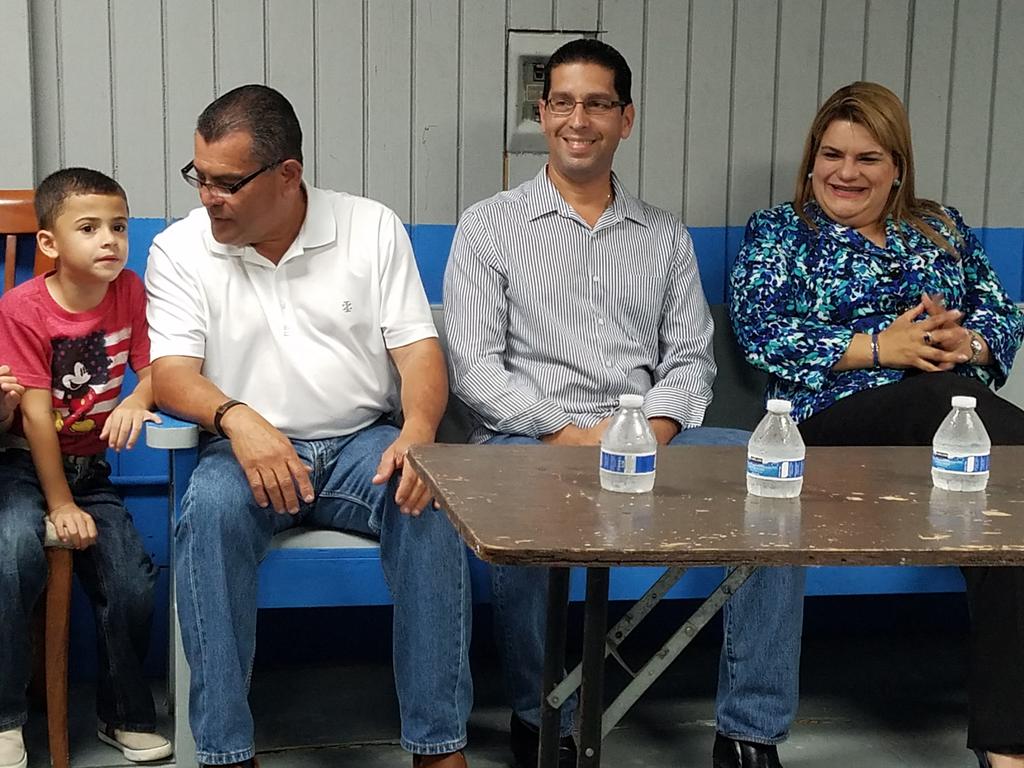 rodrzaguilo13's tweet photo. Recibiendo en nuestra #CasaProgresista a la próx Comisionada .@JGo_2016 junto a Rolan Maldonado #MarcandolaRuta https://t.co/VoFyd1XgBQ