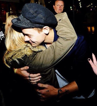 flowerhes94's tweet image. He is my favourite person in the world. He's kind,sweet,funny and beautiful. What else?@MrsAnneTwist @Harry_Styles