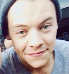 flowerhes94's tweet image. He is my favourite person in the world. He's kind,sweet,funny and beautiful. What else?@MrsAnneTwist @Harry_Styles