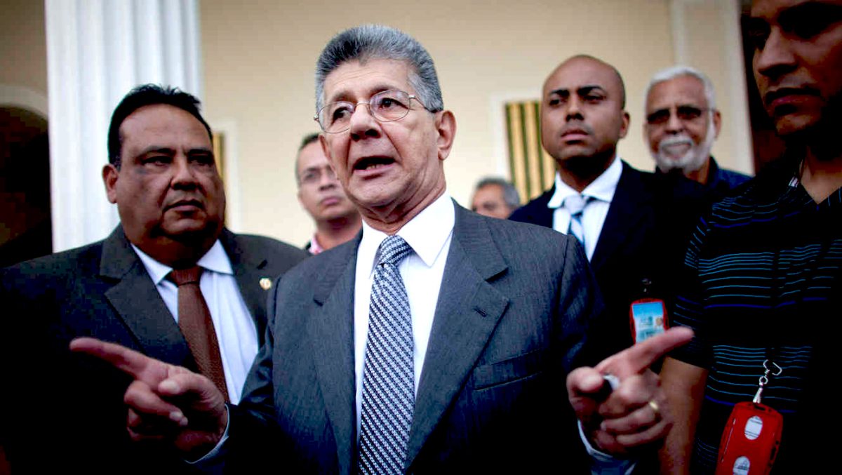 ElMismoPais's tweet photo. Ramos Allup: Maduro prepara "fujimorazo" para anular la AN - https://t.co/I50BBTvVV9 https://t.co/MKWaJaof2f