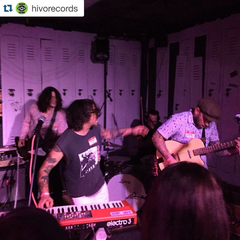 ShakeBeforeUs tweet media