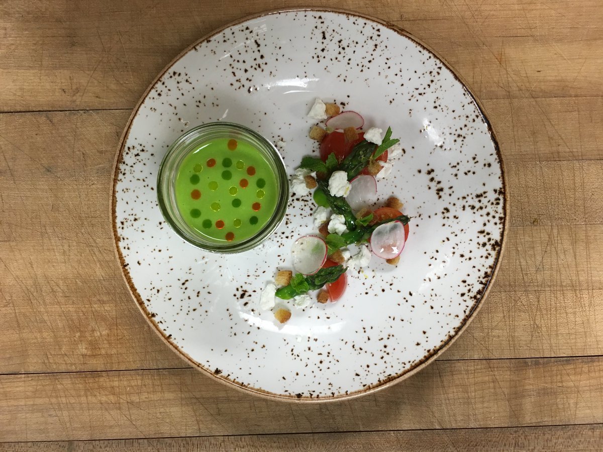 676Restaurant's tweet photo. asparagus vichyssoise #Summer #Menu #teaser https://t.co/tcopwkrcCt