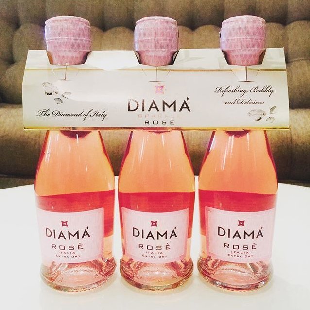 DiamaSparkle's tweet photo. It's the perfect day to sit back &amp; relax with a little #DiamaSparkle #rosé #wine! 📷: @jacksonvillemag! #roséeveryday https://t.co/DNJ8Gphwau