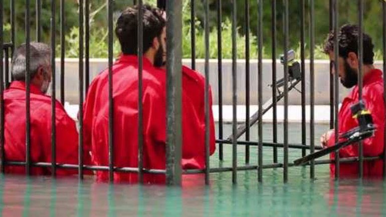 GuanSan's tweet photo. #ISIS executes 25 iraqi spies by drowning them in nitric acid. We must stop this #IstopISIS #peace #love https://t.co/iXuq9RqaS1