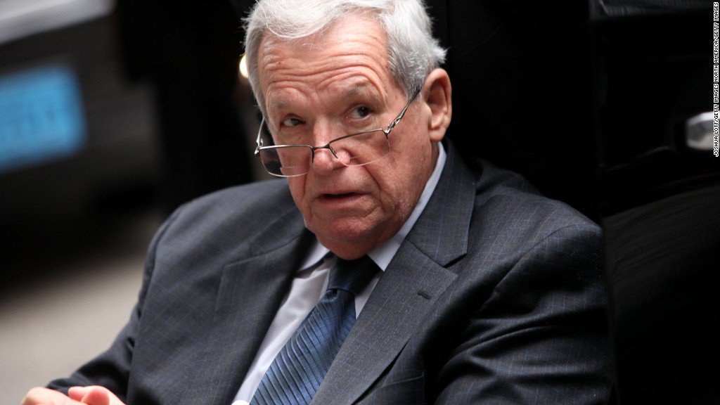 CNNPolitics's tweet image. Dennis Hastert to begin his prison sentence on June 22 cnn.it/1RbFLWQ via @teddyschleifer