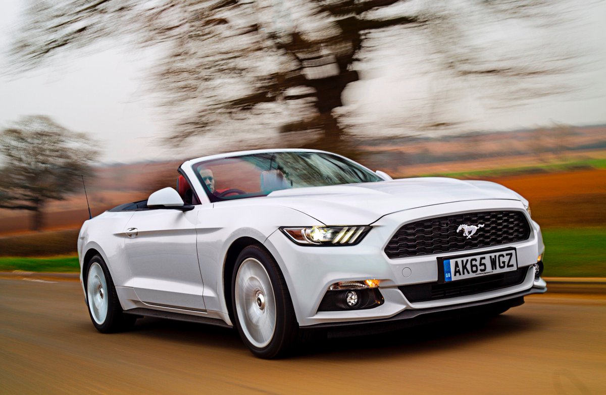 _HonestJohn's tweet photo. The Most Popular Convertible #award goes to the new Ford Mustang #HJAwards2016 https://t.co/TDD88mnvDJ