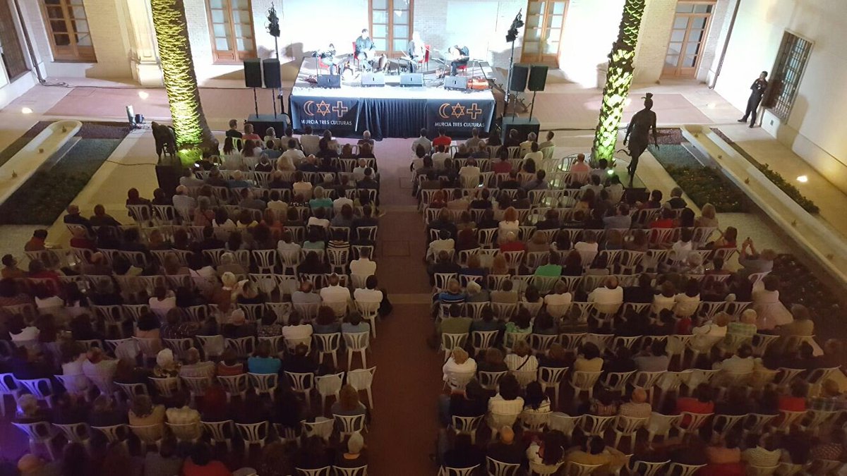 TurismodeMurcia's tweet photo. La música llena hoy el claustro de San Esteban. #Murcia3Culturas en los lugares más especiales de la capital. https://t.co/lKtWyWL4Ht