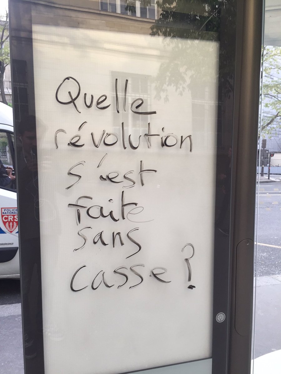 RemyBuisine's tweet photo. L'interrogation d'un manifestant sur un panneau publicitaire. Vous avez 4 heures. #manif19mai https://t.co/3TJRcefnHz