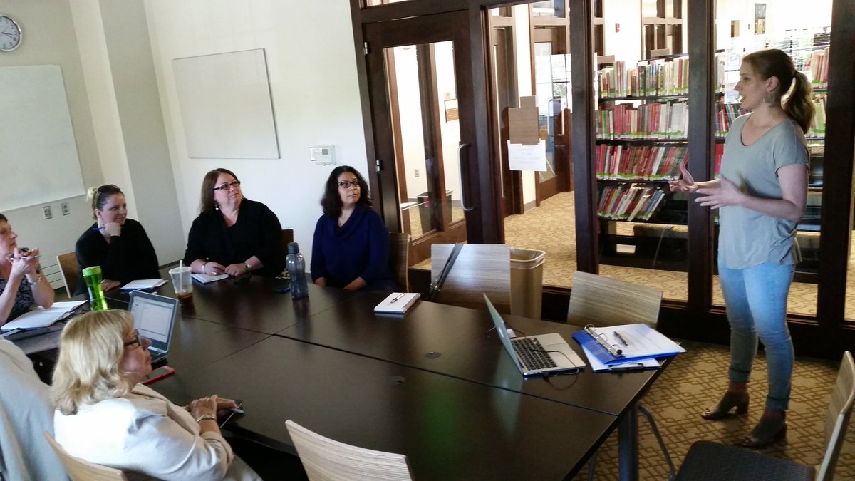 michellearbore's tweet photo. "Clutter collects clutter" Great information about #Organizing at our @Femfessionals event. @ROC #Femfessionals https://t.co/tCLvHGhV5h