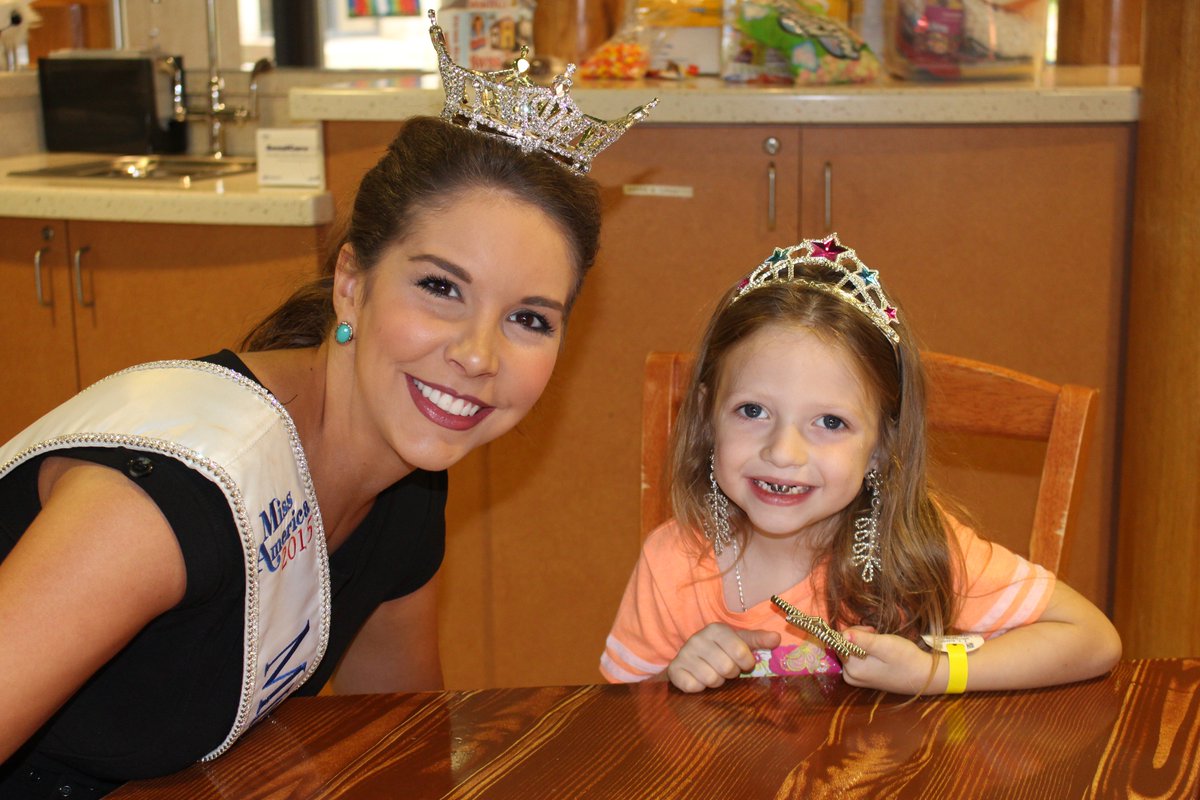 archildrens's tweet photo. Emmarie traded the role of patient for princess today with the help from current Miss Arkansas Loren McDaniel! https://t.co/DYhnYXJTEJ