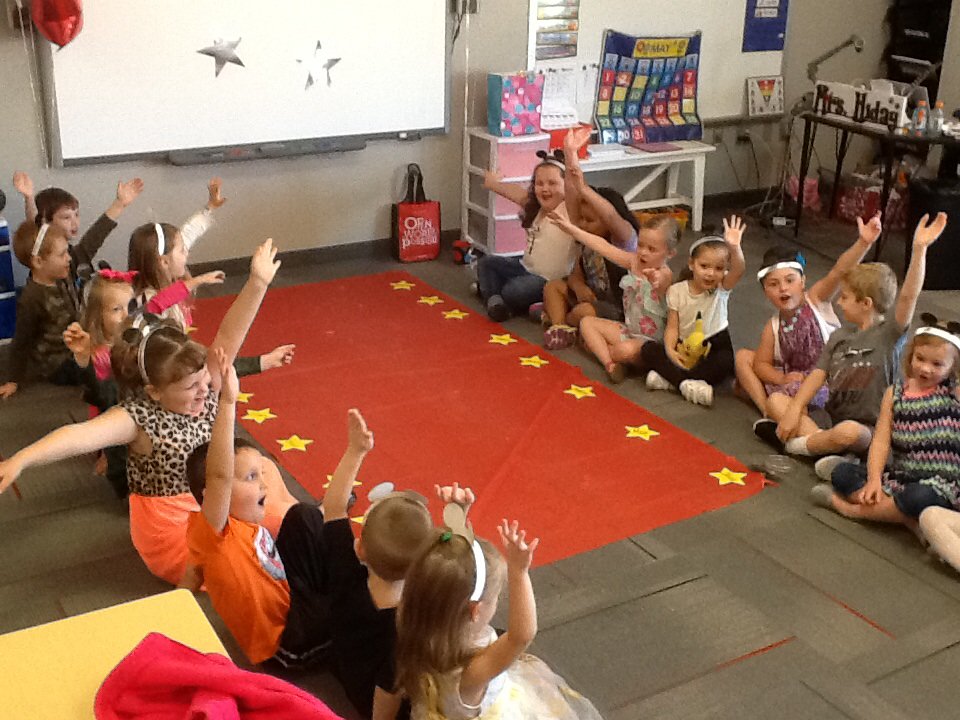 HidaysKinderFun's tweet photo. We are stars!
#PMprek https://t.co/jyVRPMhBAx