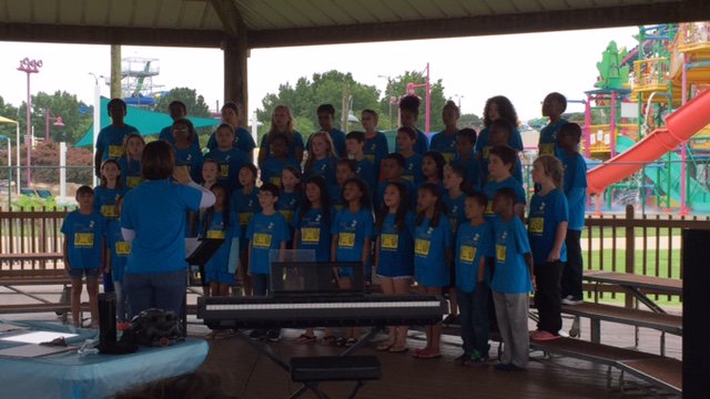 FSESFriendship's tweet photo. We are #FSESproud of Mrs. Bunn and our Falcon Musicians. Today they sang at @NRH2O. @vbunn https://t.co/Hmh6WJMdI3