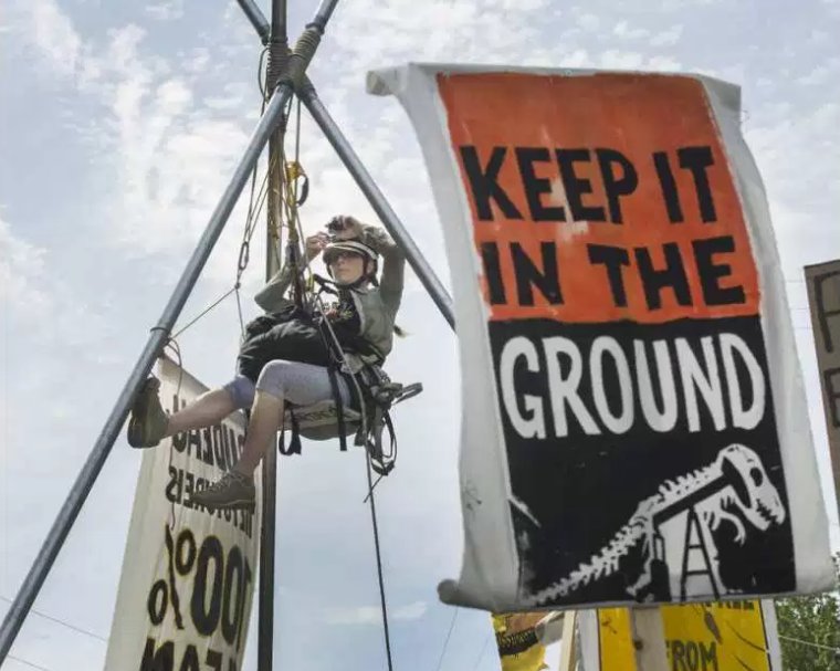 GreenpeaceCA's tweet photo. Opinion: Federal g'ment has no choice but to tell #KinderMorgan "NO" >> https://t.co/E3s4PnEykr #BreakFreeCAN #NoKM https://t.co/tM1toEjrOB