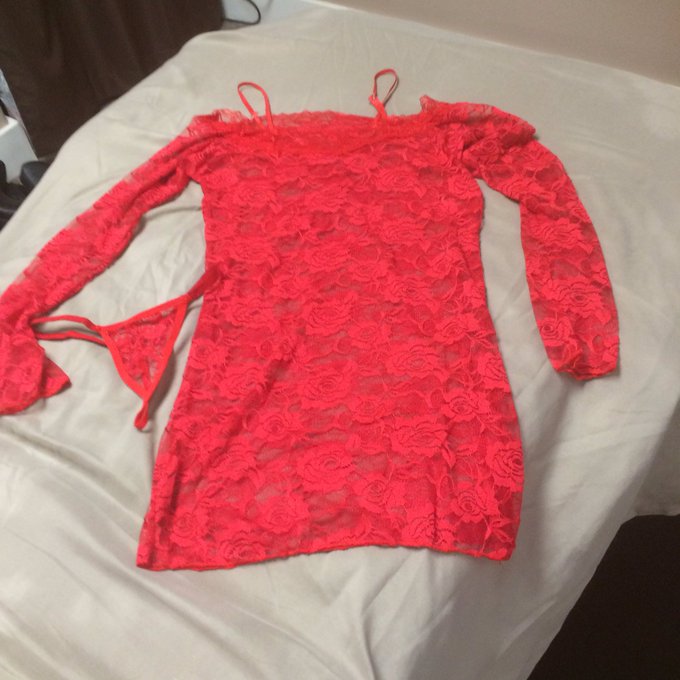 Thank you Henry for the beautiful red lingerie I absolutely love it!! ❤️❤️ https://t.co/DJDYLKO0cR