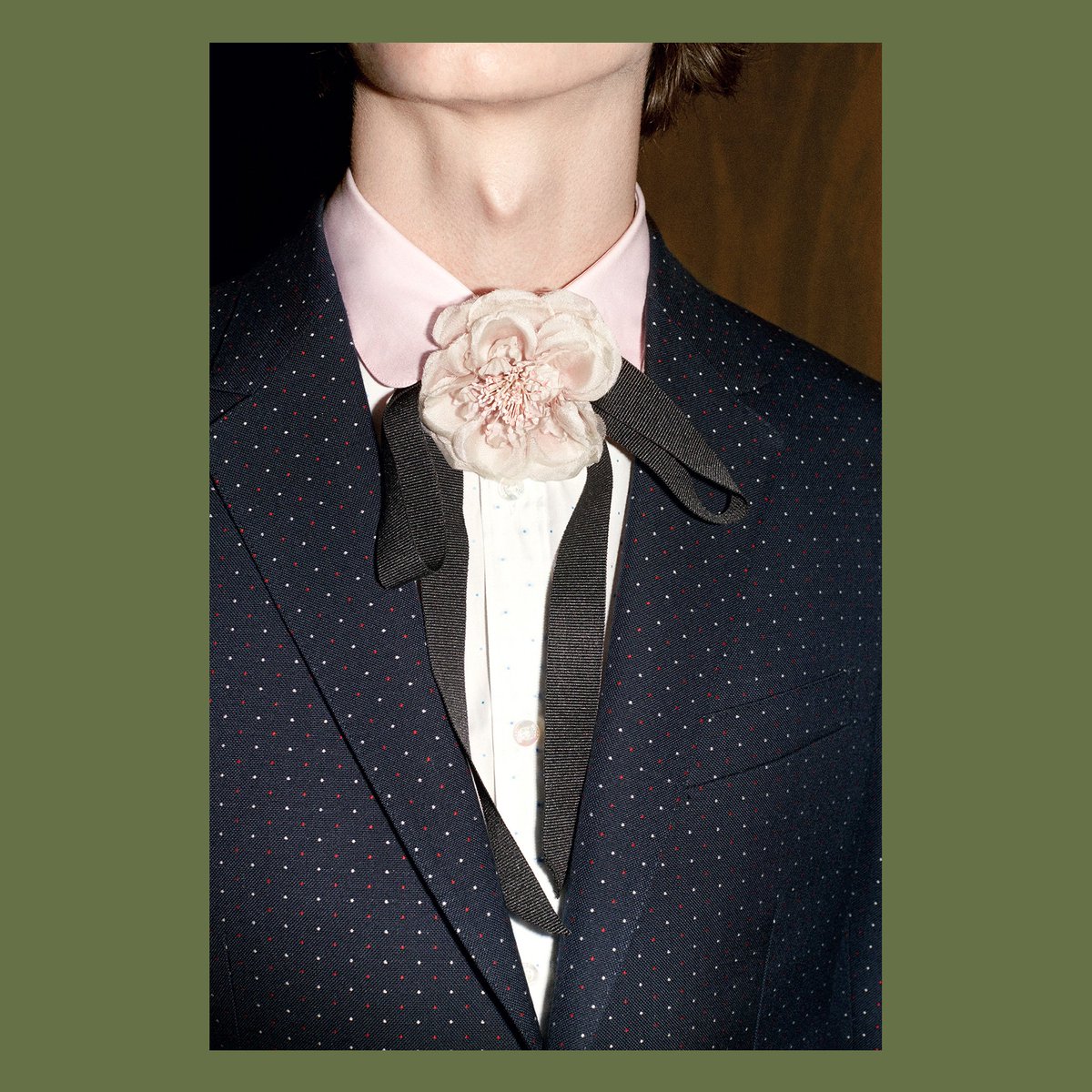 gucci's tweet photo. Modern accessories. #GucciPreFall16 suiting by #AlessandroMichele https://t.co/EnZFVGZRJ4 https://t.co/ZWCyxAsbhN