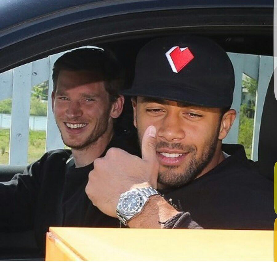 ArteAntwerp's tweet photo. TOUSENSEMBLE @JanVertonghen  @mousadembele #arteantwerp https://t.co/hgaWPBrsaZ