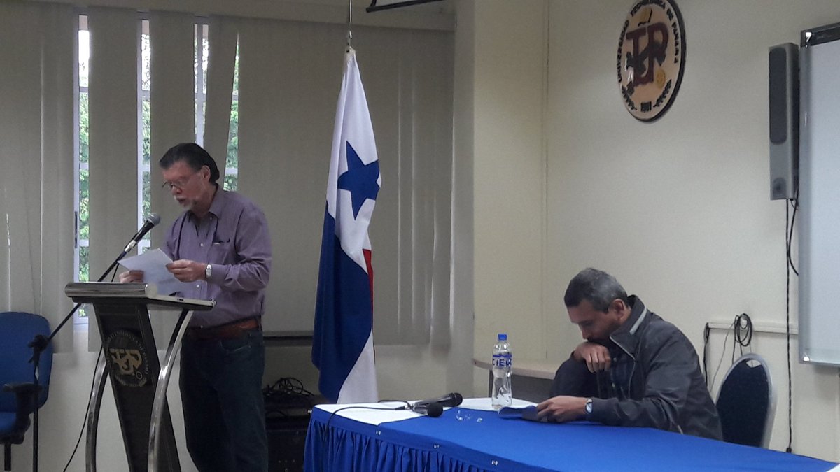 ParaLeerPanama's tweet photo. @DanielDomnguez1  (Daniel Domínguez) habla sobre la novela “El ataúd de uso”, de Rosa María Britton. https://t.co/Z4AZZFm12Y