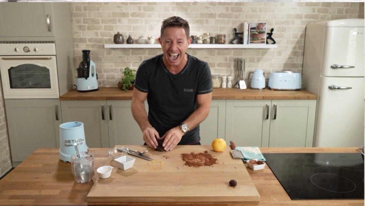 Nutnut39's tweet photo. @juicemaster wiv the speed of TV you'll c how quickly I'll rustle up my ova balls! made me laff 2 Jas #sofunny 
😂😂😂 https://t.co/3s5hh6w5c9