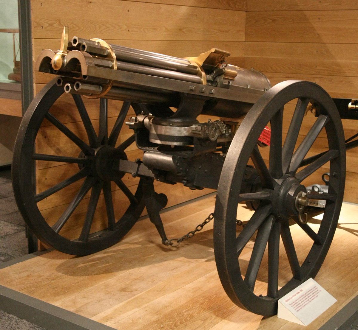 whathappend_oo's tweet photo. In 1862, Richard Gatling invents Gatling Gun initially using a single barrel and a paper cartridge. https://t.co/AL5CEY2cyt