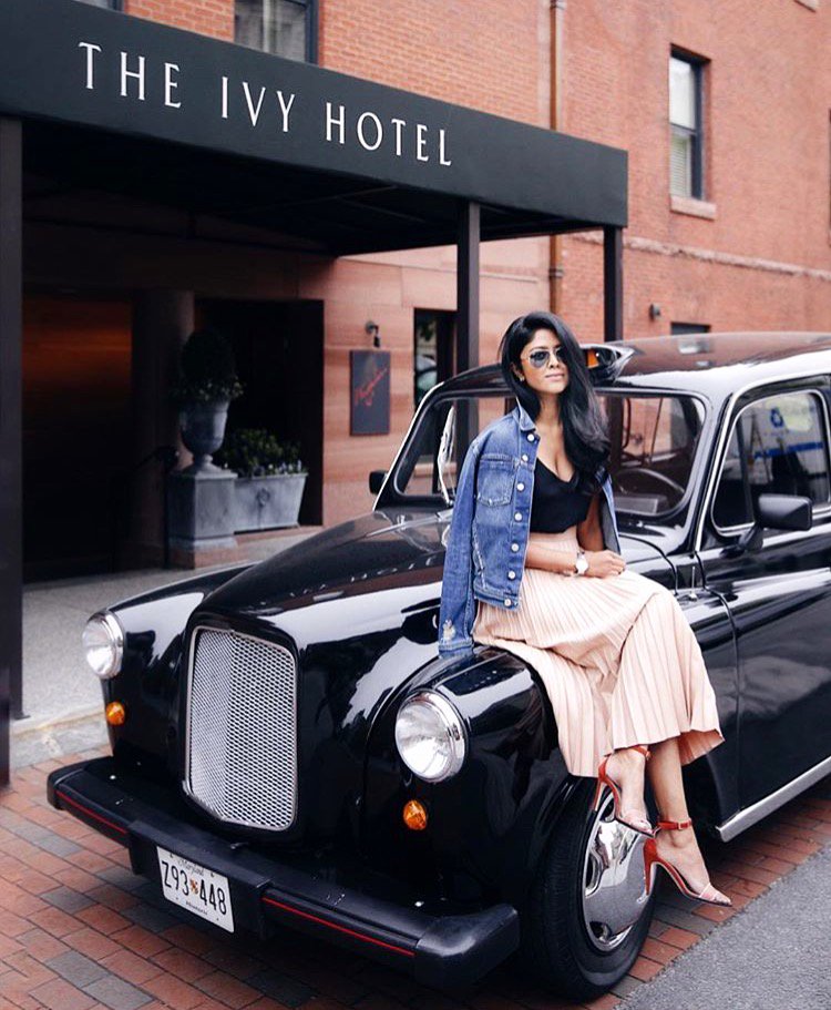 The perfect pair: <a href="/walkinwondrland/">Walk in Wonderland</a> looking effortlessly chic at <a href="/theivybaltimore/">The Ivy Hotel</a>.