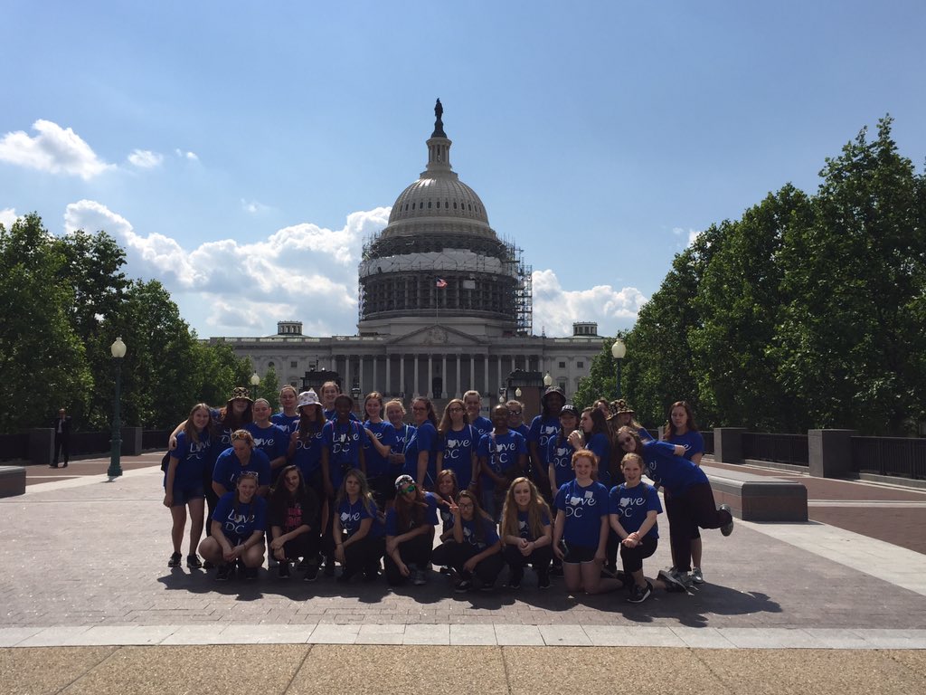 MMSTeam10DC's tweet photo. Bus 4 girls having. Kodak Moment. https://t.co/GoZFYmgUKS