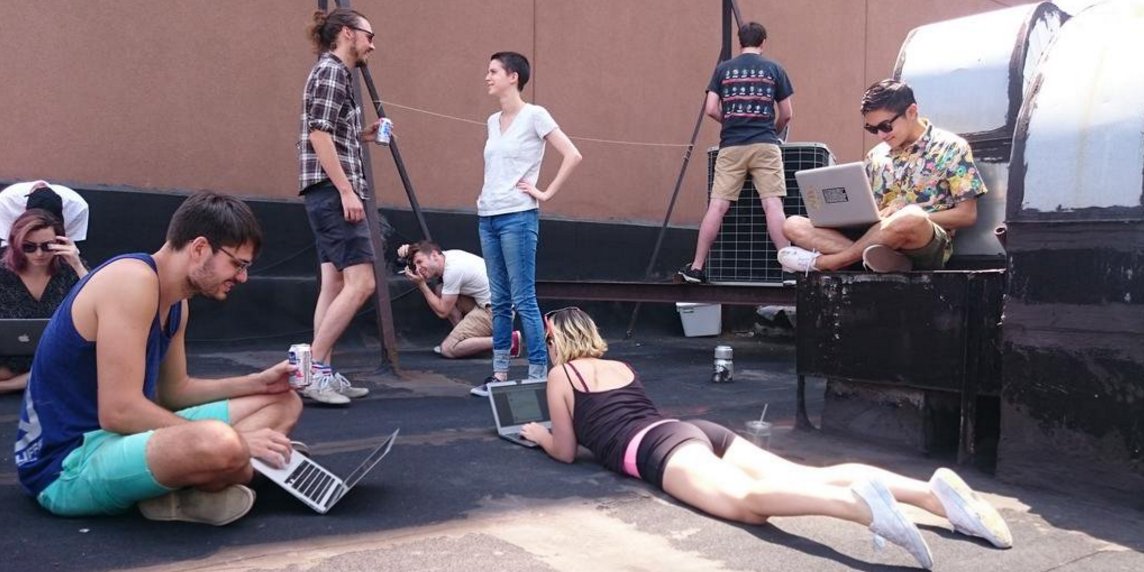 GJChicago's tweet photo. Is guy peeing on air conditioner? Who lies on a tar roof like this?
https://t.co/1gQFjPFuJI @motherboard #funnyphoto https://t.co/oRkfrHBXV4