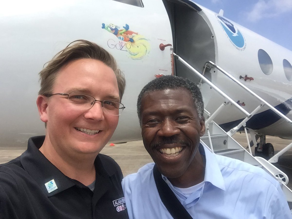 Ryan_Stinnett's tweet photo. Great seeing Alan Sealls from @WKRG today. I was his favorite intern ever. @ALNewsNetwork #alwx #HAT2016 https://t.co/tc3A5IQuzV